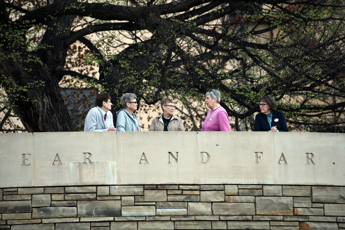021 Doris Rogers, Nancy Seward, Norma Moseley, Marge Bredow and Vauna Fort at the Survivor Tree.JPG